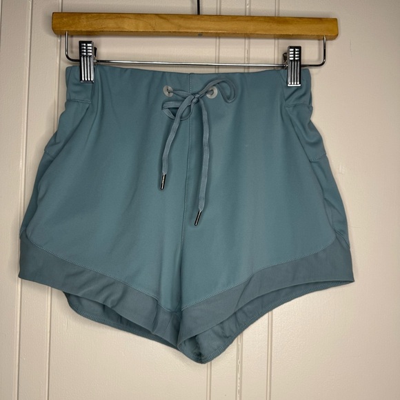Lululemon Sunsetting Short *3" in Juniper - Picture 4 of 14